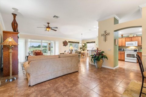 House in The Villages, Florida 3 bedrooms, 185.8 sq.m. № 2231198 - photo 14