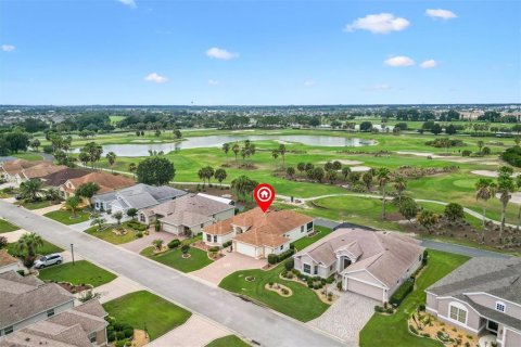 House in The Villages, Florida 3 bedrooms, 185.8 sq.m. № 2231198 - photo 4