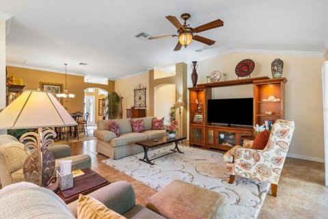 House in The Villages, Florida 3 bedrooms, 185.8 sq.m. № 2231198 - photo 16
