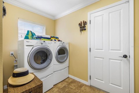 House in The Villages, Florida 3 bedrooms, 185.8 sq.m. № 2231198 - photo 23