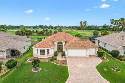 House in The Villages, Florida 3 bedrooms, 185.8 sq.m. № 2231198 - photo 2