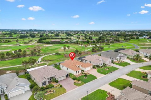 House in The Villages, Florida 3 bedrooms, 185.8 sq.m. № 2231198 - photo 5
