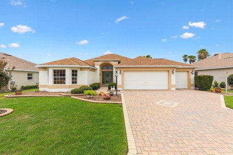 House in The Villages, Florida 3 bedrooms, 185.8 sq.m. № 2231198 - photo 3