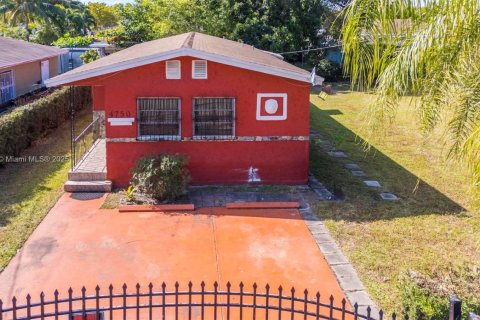Casa en venta en Miami, Florida, 4 dormitorios, 107.58 m2 № 1970988 - foto 19