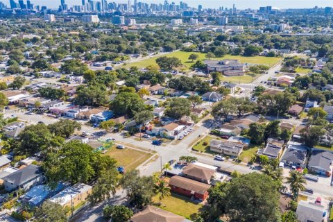 Casa en venta en Miami, Florida, 4 dormitorios, 107.58 m2 № 1970988 - foto 26