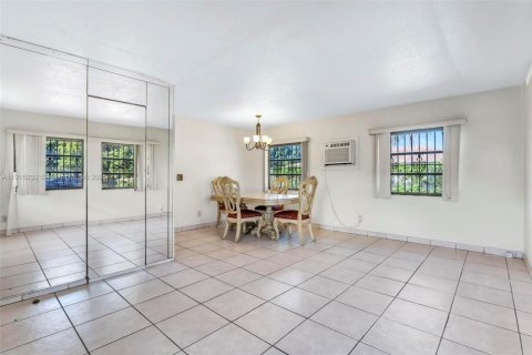 Casa en venta en Miami, Florida, 4 dormitorios, 107.58 m2 № 1970988 - foto 4