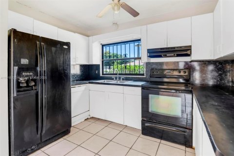 Casa en venta en Miami, Florida, 4 dormitorios, 107.58 m2 № 1970988 - foto 10