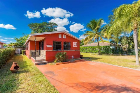 Casa en venta en Miami, Florida, 4 dormitorios, 107.58 m2 № 1970988 - foto 1