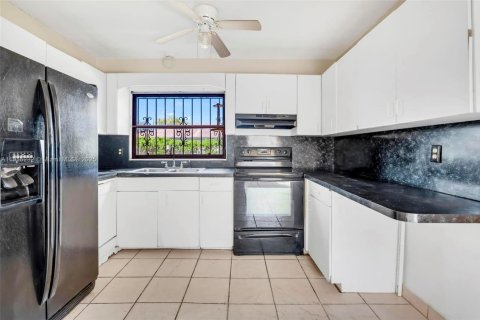 Casa en venta en Miami, Florida, 4 dormitorios, 107.58 m2 № 1970988 - foto 9