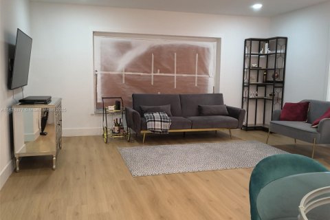 Casa en venta en Fort Lauderdale, Florida, 3 dormitorios, 98.38 m2 № 1978232 - foto 5