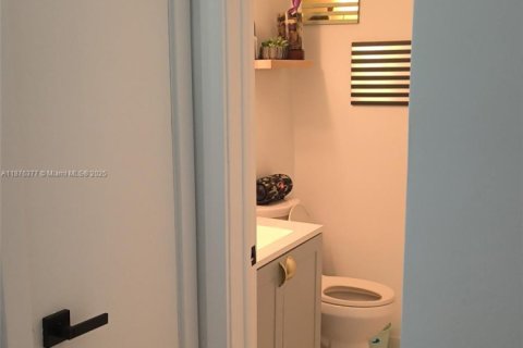 Casa en venta en Fort Lauderdale, Florida, 3 dormitorios, 98.38 m2 № 1978232 - foto 11