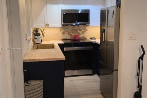 Casa en venta en Fort Lauderdale, Florida, 3 dormitorios, 98.38 m2 № 1978232 - foto 3