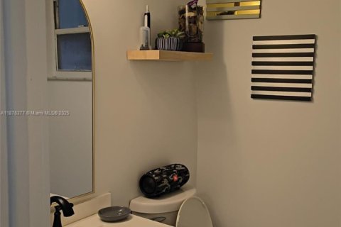 Casa en venta en Fort Lauderdale, Florida, 3 dormitorios, 98.38 m2 № 1978232 - foto 2