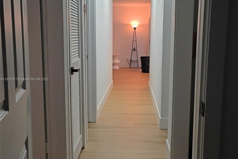 Casa en venta en Fort Lauderdale, Florida, 3 dormitorios, 98.38 m2 № 1978232 - foto 7