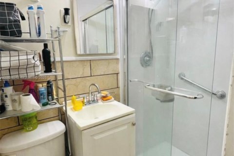 Casa en venta en Fort Lauderdale, Florida, 3 dormitorios, 115.01 m2 № 1992386 - foto 9