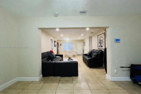 Casa en venta en Fort Lauderdale, Florida, 3 dormitorios, 115.01 m2 № 1992386 - foto 14
