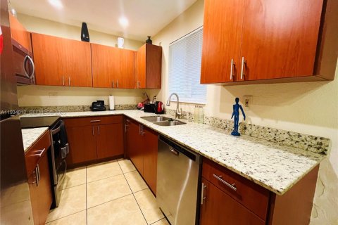 Casa en venta en Fort Lauderdale, Florida, 3 dormitorios, 115.01 m2 № 1992386 - foto 3