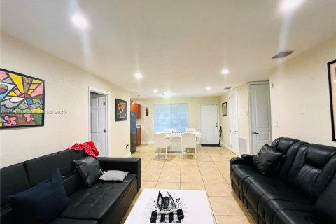Casa en venta en Fort Lauderdale, Florida, 3 dormitorios, 115.01 m2 № 1992386 - foto 6
