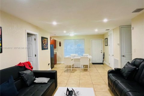 Casa en venta en Fort Lauderdale, Florida, 3 dormitorios, 115.01 m2 № 1992386 - foto 7