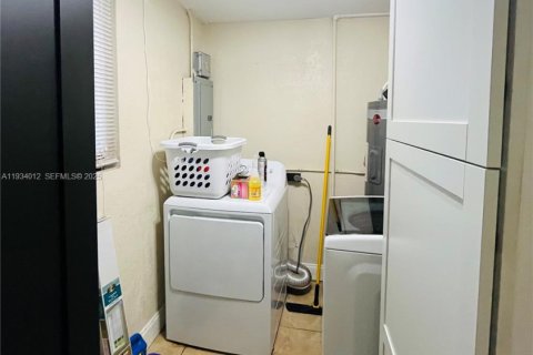 Casa en venta en Fort Lauderdale, Florida, 3 dormitorios, 115.01 m2 № 1992386 - foto 13