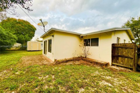 Casa en venta en Fort Lauderdale, Florida, 3 dormitorios, 115.01 m2 № 1992386 - foto 24