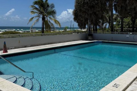 Condo in Miami Beach, Florida, 1 bedroom  № 2246897 - photo 10