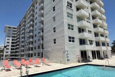 Condo in Miami Beach, Florida, 1 bedroom  № 2246897 - photo 20