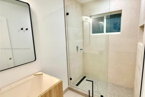 House in Miami, Florida 2 bedrooms, 69.68 sq.m. № 1921557 - photo 6