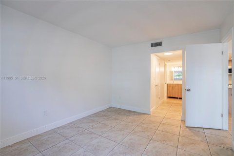 Condominio en alquiler en Miami, Florida, 2 dormitorios, 82.96 m2 № 2026485 - foto 7