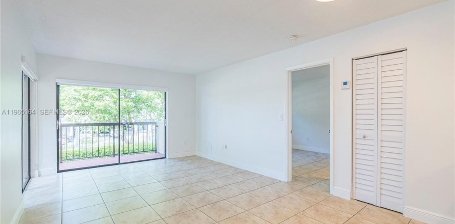 Condominio en Miami, Florida, 2 dormitorios  № 2026485