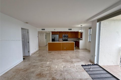 Condo in Miami, Florida, 2 bedrooms  № 1696781 - photo 7