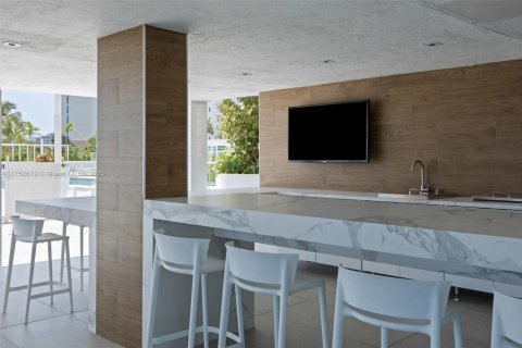 Condo in Miami, Florida, 2 bedrooms  № 1696781 - photo 24