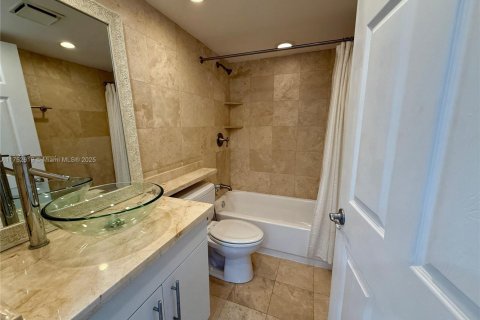 Condo in Miami, Florida, 2 bedrooms  № 1696781 - photo 15