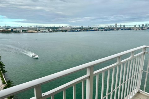 Condo in Miami, Florida, 2 bedrooms  № 1696781 - photo 3