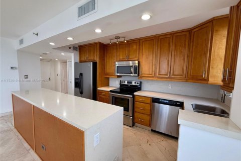 Condo in Miami, Florida, 2 bedrooms  № 1696781 - photo 5