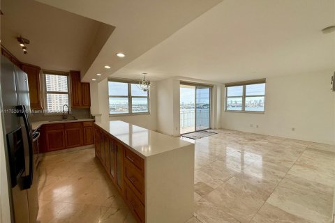 Condo in Miami, Florida, 2 bedrooms  № 1696781 - photo 4