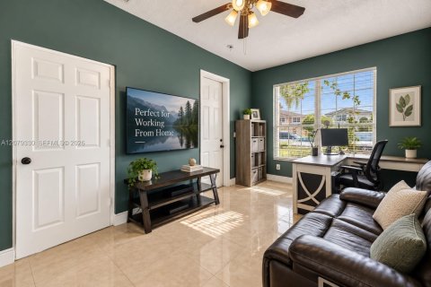 Casa en venta en Miramar, Florida, 6 dormitorios, 313.17 m2 № 2382906 - foto 15