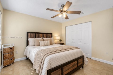 Casa en venta en Miramar, Florida, 6 dormitorios, 313.17 m2 № 2382906 - foto 25