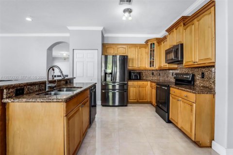 Casa en venta en Miramar, Florida, 6 dormitorios, 313.17 m2 № 2382906 - foto 13
