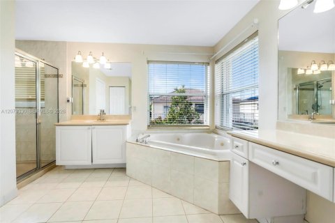 Casa en venta en Miramar, Florida, 6 dormitorios, 313.17 m2 № 2382906 - foto 23