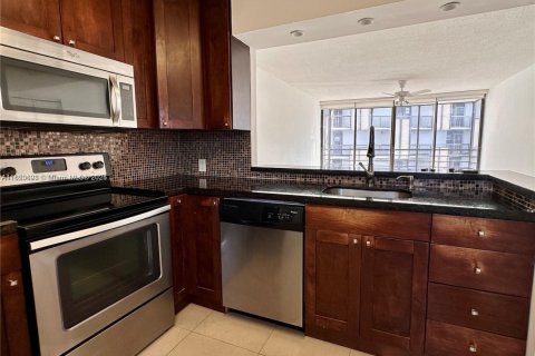 Condo in Aventura, Florida, 1 bedroom  № 1856887 - photo 2