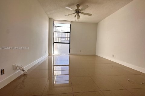Condo in Aventura, Florida, 1 bedroom  № 1856887 - photo 13
