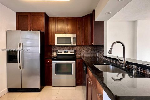 Condo in Aventura, Florida, 1 bedroom  № 1856887 - photo 1