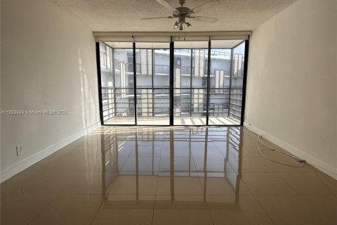 Condo in Aventura, Florida, 1 bedroom  № 1856887 - photo 3