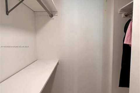 Condo in Aventura, Florida, 1 bedroom  № 1856887 - photo 12