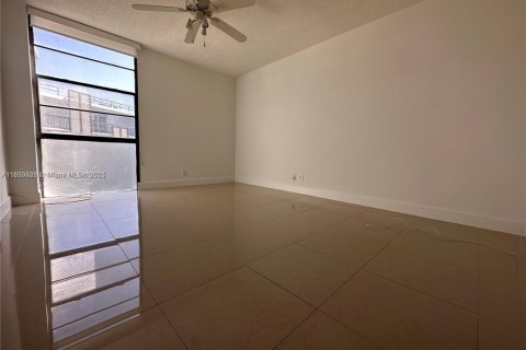 Condo in Aventura, Florida, 1 bedroom  № 1856887 - photo 14