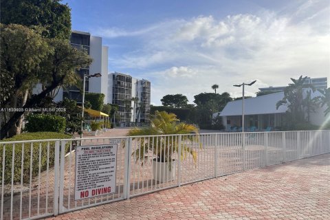 Condo in Aventura, Florida, 1 bedroom  № 1856887 - photo 17