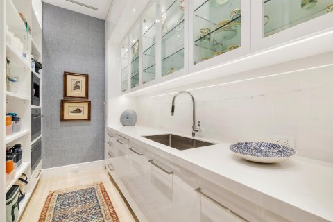 Condo in Palm Beach, Florida, 5 bedrooms  № 2087702 - photo 16
