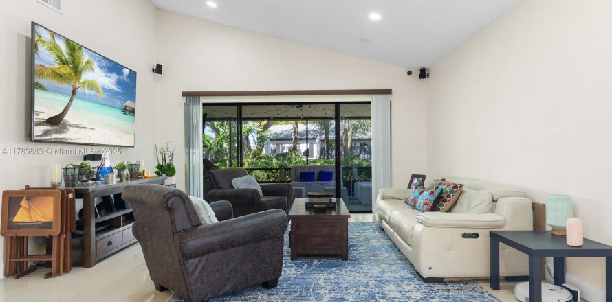 Кондоминиум с 2 спальнями в Уэстон, Флорида № 1958335