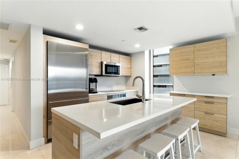 Condo in North Miami Beach, Florida, 3 bedrooms  № 1818144 - photo 12
